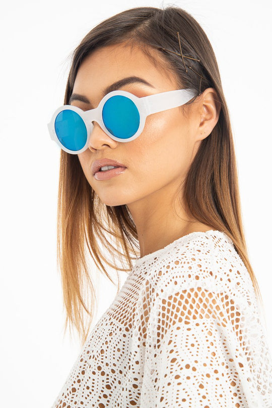 White Iridescent Lens Round Frame Sunglasses - Teia