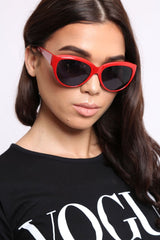 Red Slight Cat Eye Rounded Frame Sunglasses - Kina