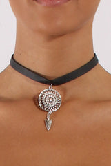 Black PU Strap Arrow Medallion Choker - Valdis